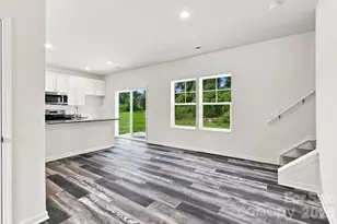 2604 Greencrest Ln, Statesville, NC 28677 - Photo 9