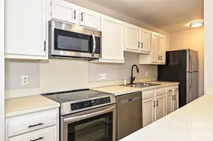 6156 Meadow Rose Ln, Charlotte, NC 28215 - Photo 9
