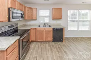 11927 Cheviott Hill Ln, Charlotte, NC 28213 - Photo 7