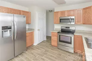 11927 Cheviott Hill Ln, Charlotte, NC 28213 - Photo 5