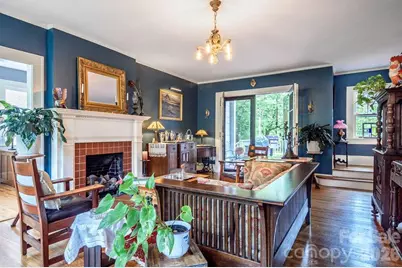 832 4th Avenue W, Hendersonville, NC 28739 - Photo 5