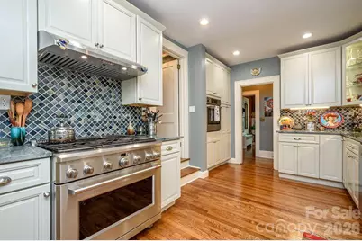 832 4th Avenue W, Hendersonville, NC 28739 - Photo 11