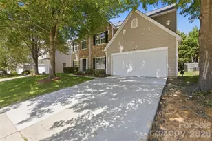 2700 Piersland Drive, Matthews, NC 28104 - Photo 3