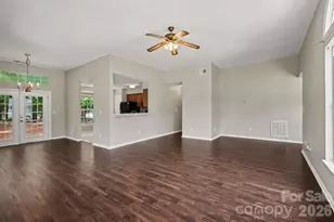 7925 Turquoise Dr, Charlotte, NC 28215 - Photo 7