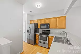 8244 Carob Tree Ln, Charlotte, NC 28215 - Photo 5