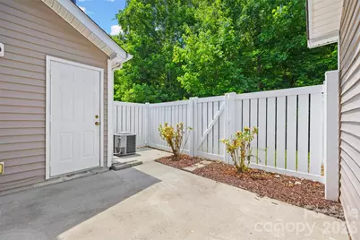 8244 Carob Tree Lane, Charlotte, NC 28215 - Photo 21