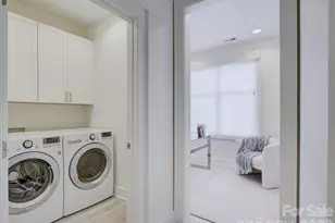335 E Tremont Ave, Charlotte, NC 28203 - Photo 17