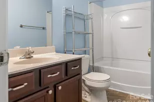 3259 Blythe Ridge Ct, Charlotte, NC 28213 - Photo 9