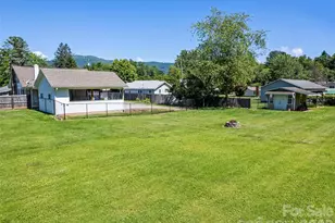 40 Avery St, Waynesville, NC 28786 - Photo 13