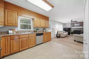 1948 Twin Ponds Dr, Hickory, NC 28602 - Photo 5