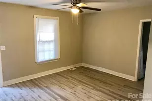 2431 Columbus Cir, Charlotte, NC 28208 - Photo 7