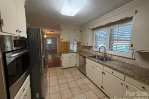110 1st St Pl SE, Conover, NC 28613 - Photo 9