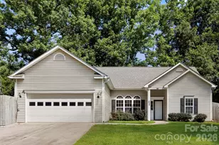8011 Maxwelton Dr, Huntersville, NC 28078 - Photo 1