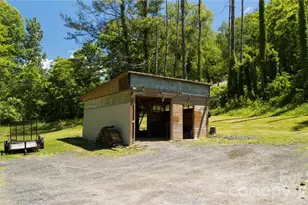 92 Buchanan Dr, Bakersville, NC 28705 - Photo 17