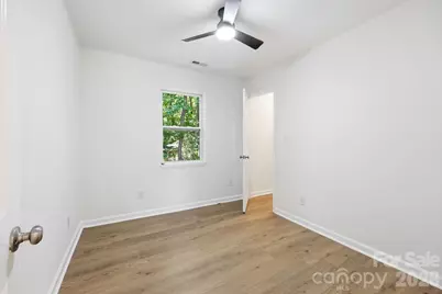 918 Breezewood Drive, Charlotte, NC 28262 - Photo 15