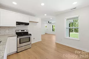 918 Breezewood Dr, Charlotte, NC 28262 - Photo 13