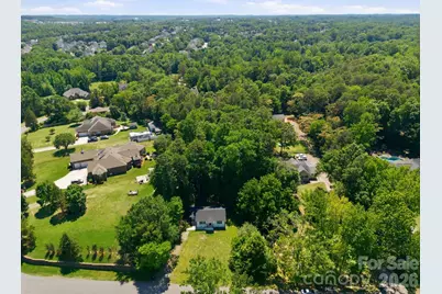 918 Breezewood Drive, Charlotte, NC 28262 - Photo 31
