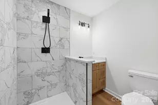 918 Breezewood Dr, Charlotte, NC 28262 - Photo 25