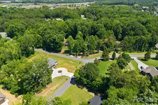 918 Breezewood Dr, Charlotte, NC 28262 - Photo 35
