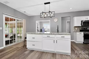 17126 Cambridge Woods Ct, Charlotte, NC 28277 - Photo 5