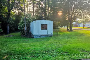 116 E Fairground Ave, Troy, NC 27371 - Photo 5