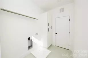 221 Woodsborough Pl, Raleigh, NC 27601 - Photo 27