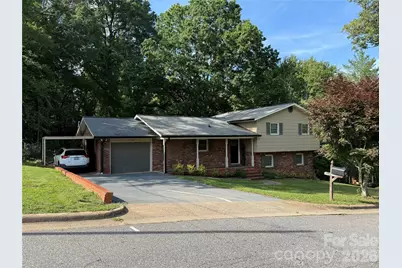 1130 16th Avenue NW, Hickory, NC 28601 - Photo 1