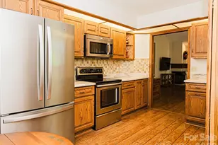 357 Laurel Park Pl, Hendersonville, NC 28791 - Photo 5