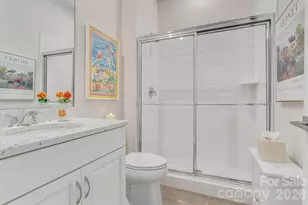 8025 Brookbank Dr, Charlotte, NC 28269 - Photo 9