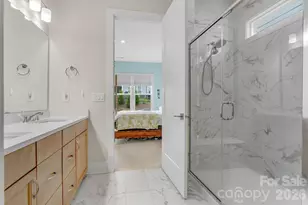 8025 Brookbank Dr, Charlotte, NC 28269 - Photo 29