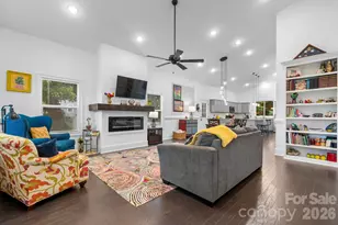 329 W F St, Newton, NC 28658 - Photo 3