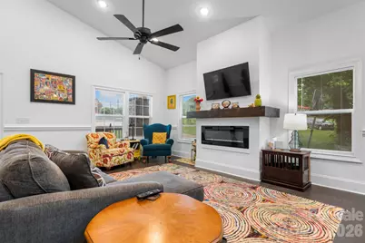 329 W F Street, Newton, NC 28658 - Photo 5