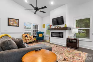 329 W F St, Newton, NC 28658 - Photo 5
