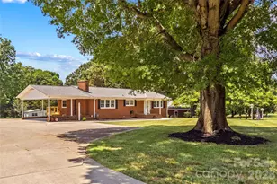 946 Shearers Rd, Mooresville, NC 28115 - Photo 1