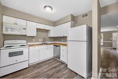 7915 Oak Meadow Court, Charlotte, NC 28210 - Photo 9