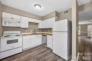 7915 Oak Meadow Ct, Charlotte, NC 28210 - Photo 9
