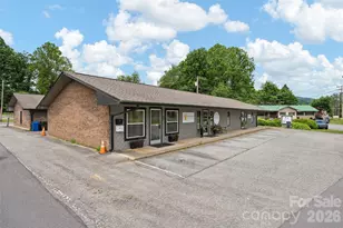 34 Maple St, Waynesville, NC 28786 - Photo 1