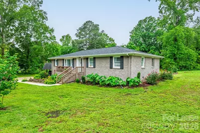 1825 Rozwood Drive, Charlotte, NC 28216 - Photo 3