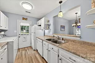 7306 Carrbridge Ln, Charlotte, NC 28226 - Photo 19