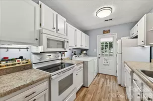 7306 Carrbridge Ln, Charlotte, NC 28226 - Photo 17