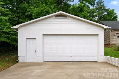 7048 Delta Lake Drive, Charlotte, NC 28215 - Photo 5