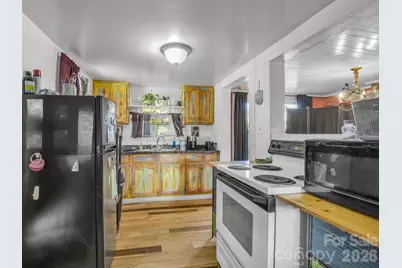 302 Davis Street, Hendersonville, NC 28739 - Photo 15