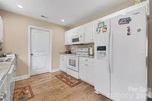 1505 Foxbrook Cir, Lancaster, SC 29720 - Photo 9