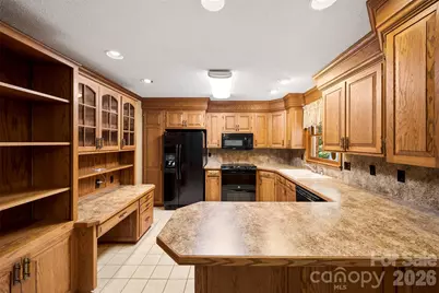 2410 Sandlewood Drive, Gastonia, NC 28054 - Photo 9