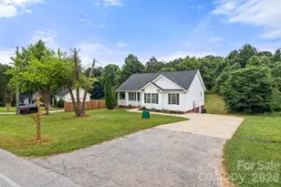 2931 Greenleaf Rd, Clover, SC 29710 - Photo 3