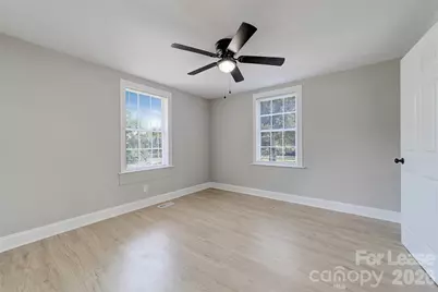 452 13th Avenue NE, Hickory, NC 28601 - Photo 7