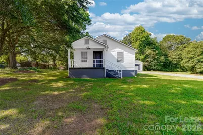 452 13th Avenue NE, Hickory, NC 28601 - Photo 1