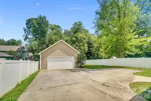 309 Mill Rd, Charlotte, NC 28216 - Photo 3