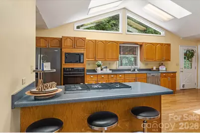 134 Valle Way, Hendersonville, NC 28739 - Photo 5