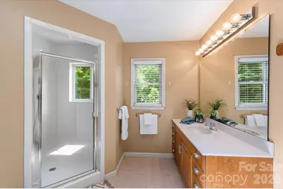 134 Valle Way, Hendersonville, NC 28739 - Photo 9